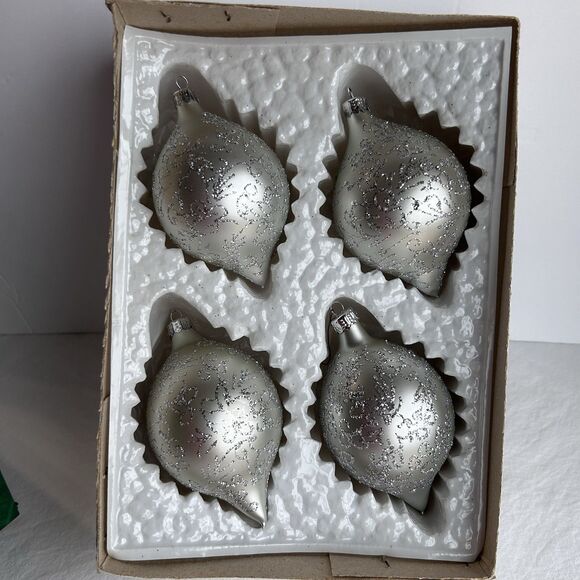 Commodore Christmas Classics Glass Ornaments Silver Teardrop & Circle W/Box - Picture 7 of 8